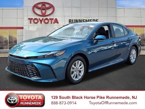 Used 2025 Toyota Camry LE FWD image 3