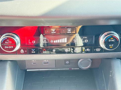 New 2025 Mitsubishi Outlander SEL image 16