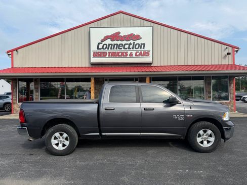 Used 2019 RAM 1500 Classic SLT AWD/4WD image 3