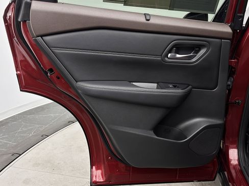 Used 2023 Nissan Rogue SL w/ SL Premium Package image 29