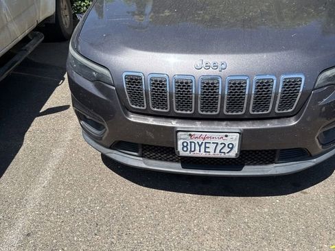 Used 2019 Jeep Cherokee Latitude Plus FWD image 3