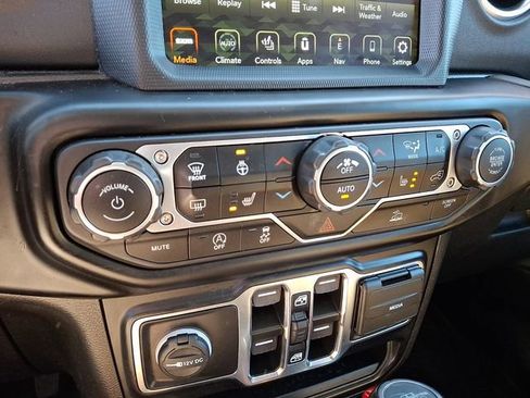 Certified 2022 Jeep Gladiator Overland w/ Popular Equipment Package AWD/4WD image 15