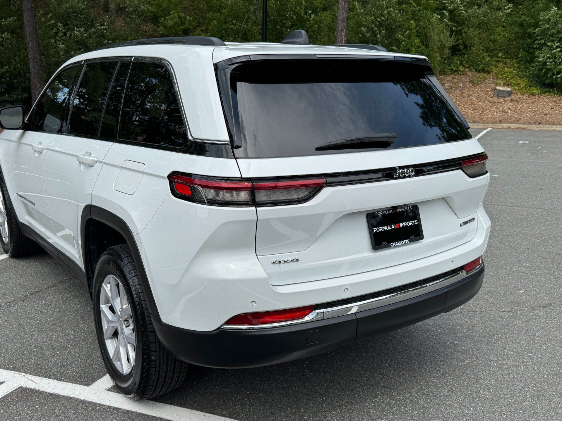 Used 2022 Jeep Grand Cherokee Limited AWD/4WD image 21
