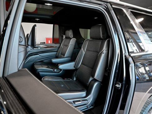 Used 2023 Cadillac Escalade ESV Premium Luxury image 19