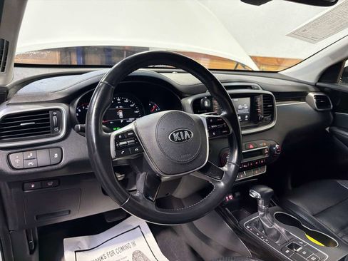 Used 2019 Kia Sorento EX image 16