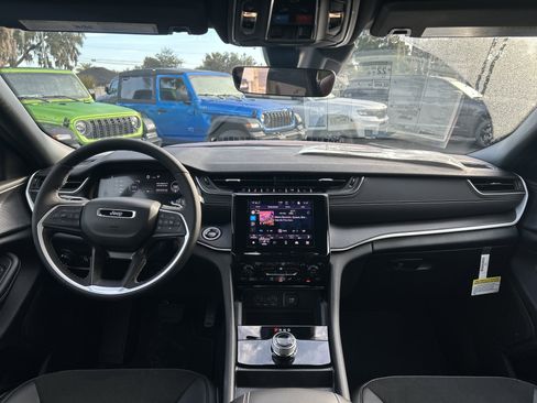 New 2025 Jeep Grand Cherokee Altitude image 55