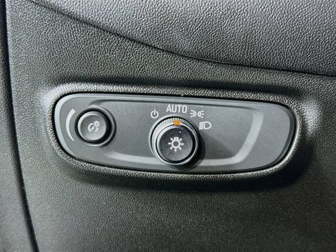 Used 2020 Chevrolet Equinox LT w/ LPO, Floor Liner Package FWD image 17