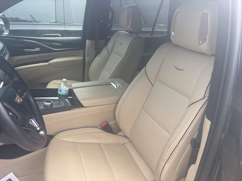 Certified 2023 Cadillac Escalade Premium Luxury w/ Performance Package image 33