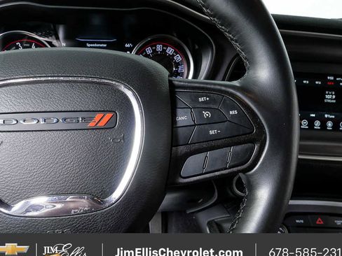 Used 2022 Dodge Challenger SXT image 10