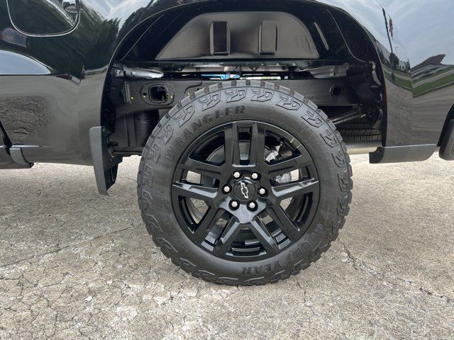 Used 2023 Chevrolet Silverado 1500 Custom Trail Boss w/ LPO, Dark Essentials Package AWD/4WD image 33