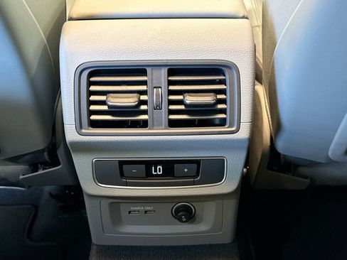 Used 2025 Audi Q5 e Premium Plus w/ Premium Plus Package image 24