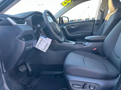 Used 2025 Toyota RAV4 XLE image 20