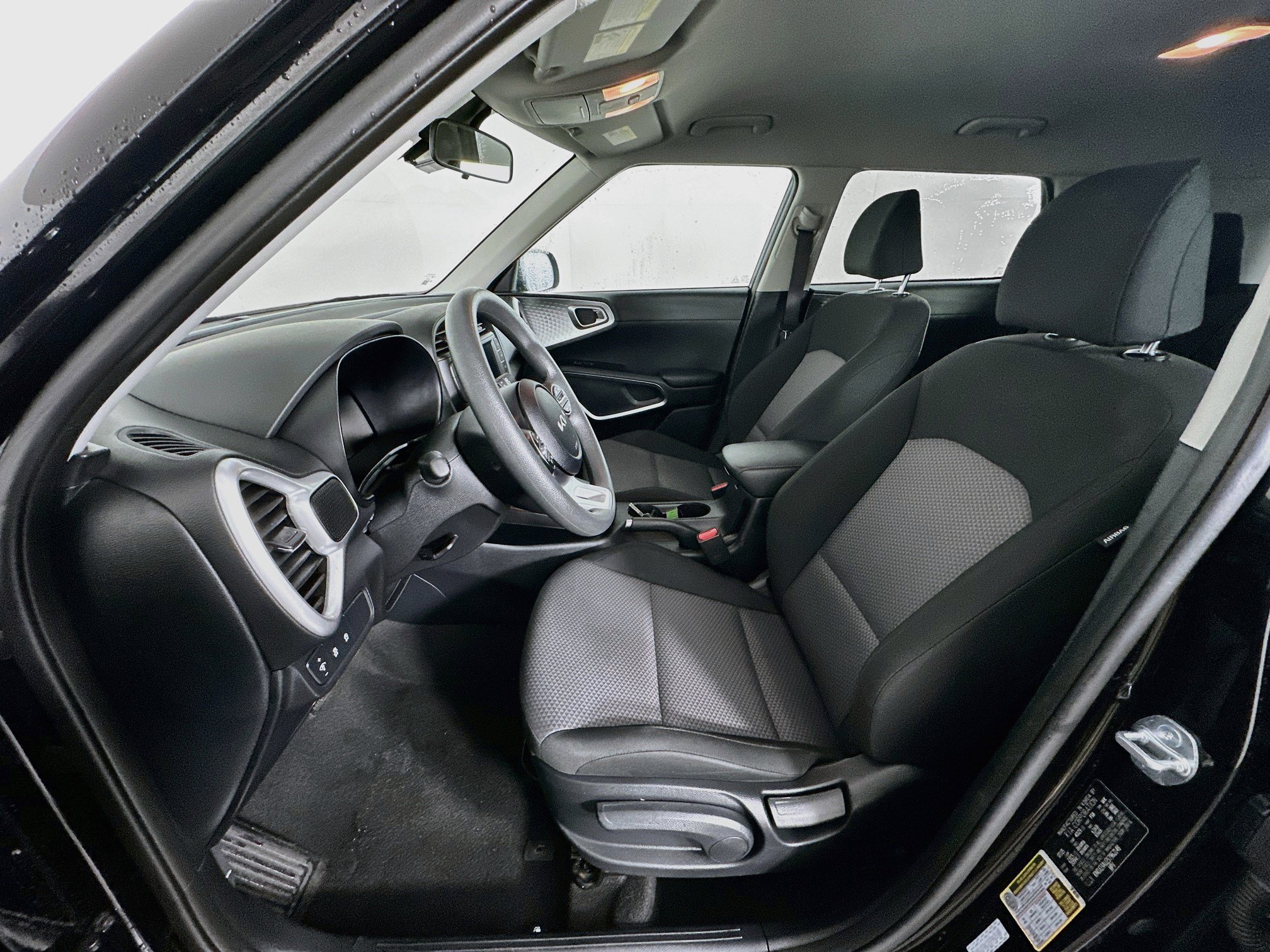 Used 2025 Kia Soul LX w/ LX Technology Package FWD image 13
