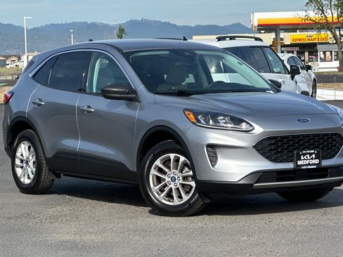 Used 2022 Ford Escape SE w/ Convenience Package AWD/4WD image 2