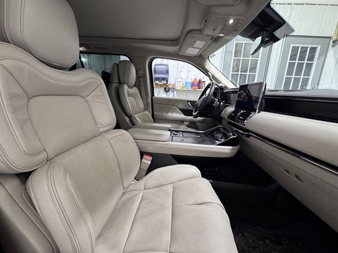 Used 2018 Lincoln Navigator Reserve w/ Technology Package image 12
