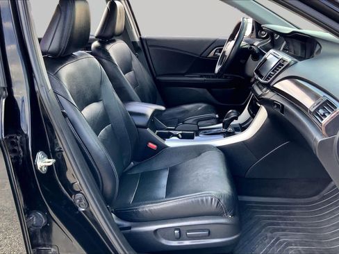 Used 2017 Honda Accord EX-L image 9