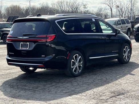 New 2026 Chrysler Pacifica Pinnacle image 3