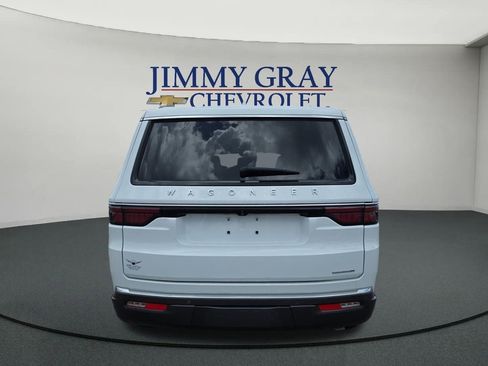 Used 2022 Jeep Wagoneer Series III RWD image 4