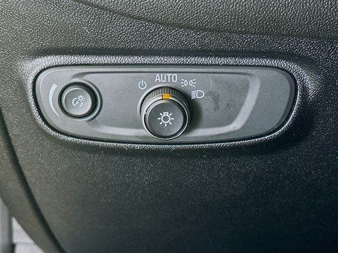 Used 2019 Chevrolet Equinox LT FWD image 17