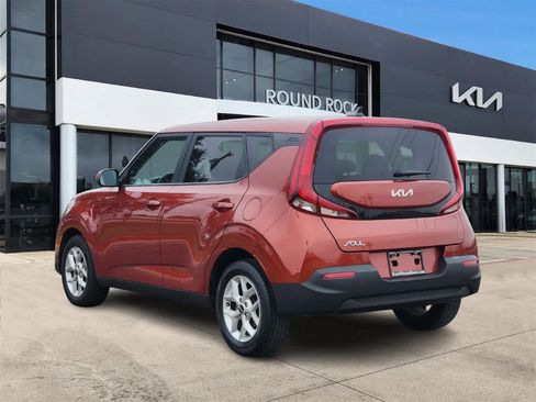 Certified 2022 Kia Soul LX w/ Technology Package image 6