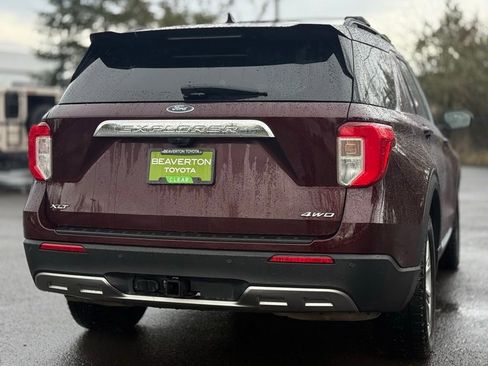 Used 2022 Ford Explorer XLT w/ Equipment Group 202A image 5