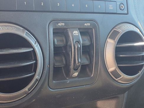 Used 2018 Jeep Wrangler Unlimited Sport S AWD/4WD image 8