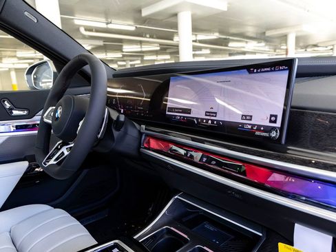 New 2026 BMW 740i w/ Executive Package image 29