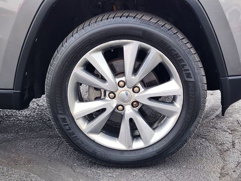 Used 2013 Jeep Grand Cherokee Laredo AWD/4WD image 12