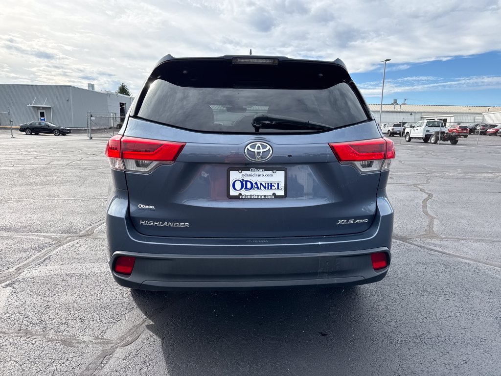Used 2019 Toyota Highlander XLE AWD/4WD image 8