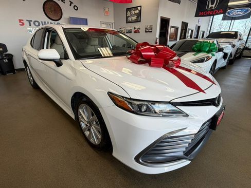 Used 2022 Toyota Camry LE image 15