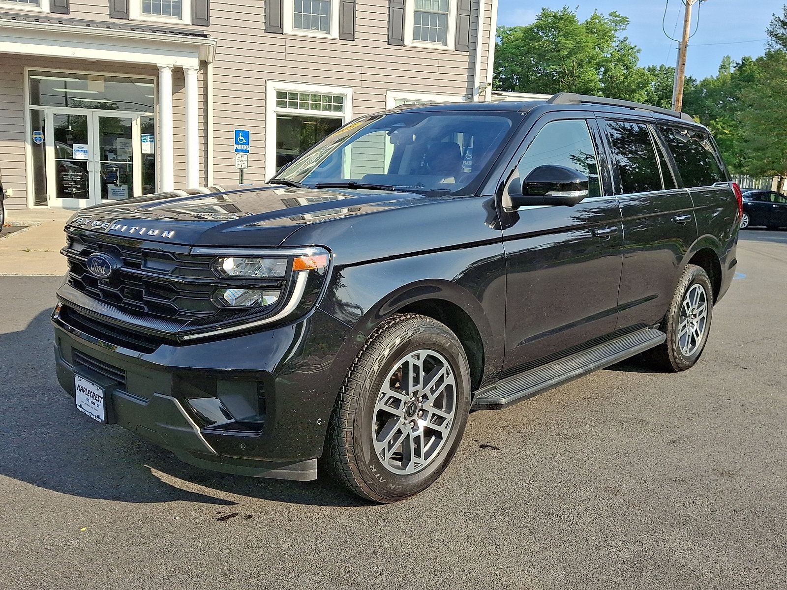Used 2025 Ford Expedition Active AWD/4WD image 1