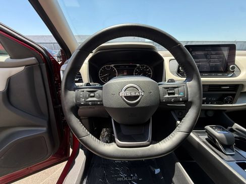 Used 2025 Nissan Rogue SV AWD/4WD image 30