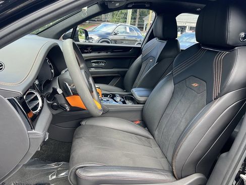 Used 2023 Bentley Bentayga image 27