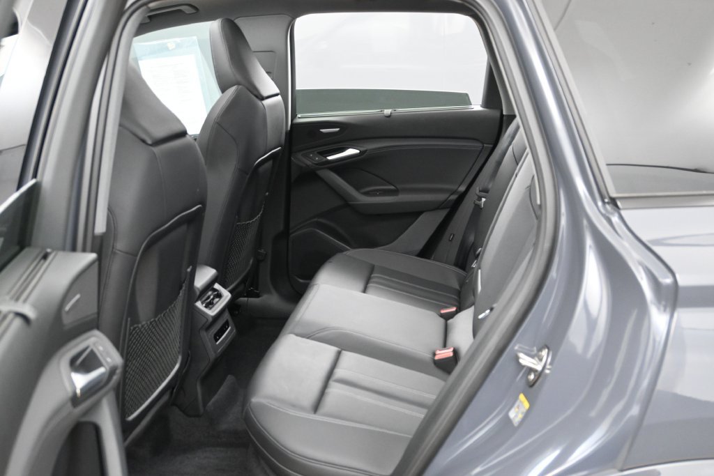 Used 2025 Audi Q6 e-tron Premium Plus w/ Premium Plus AWD/4WD image 30