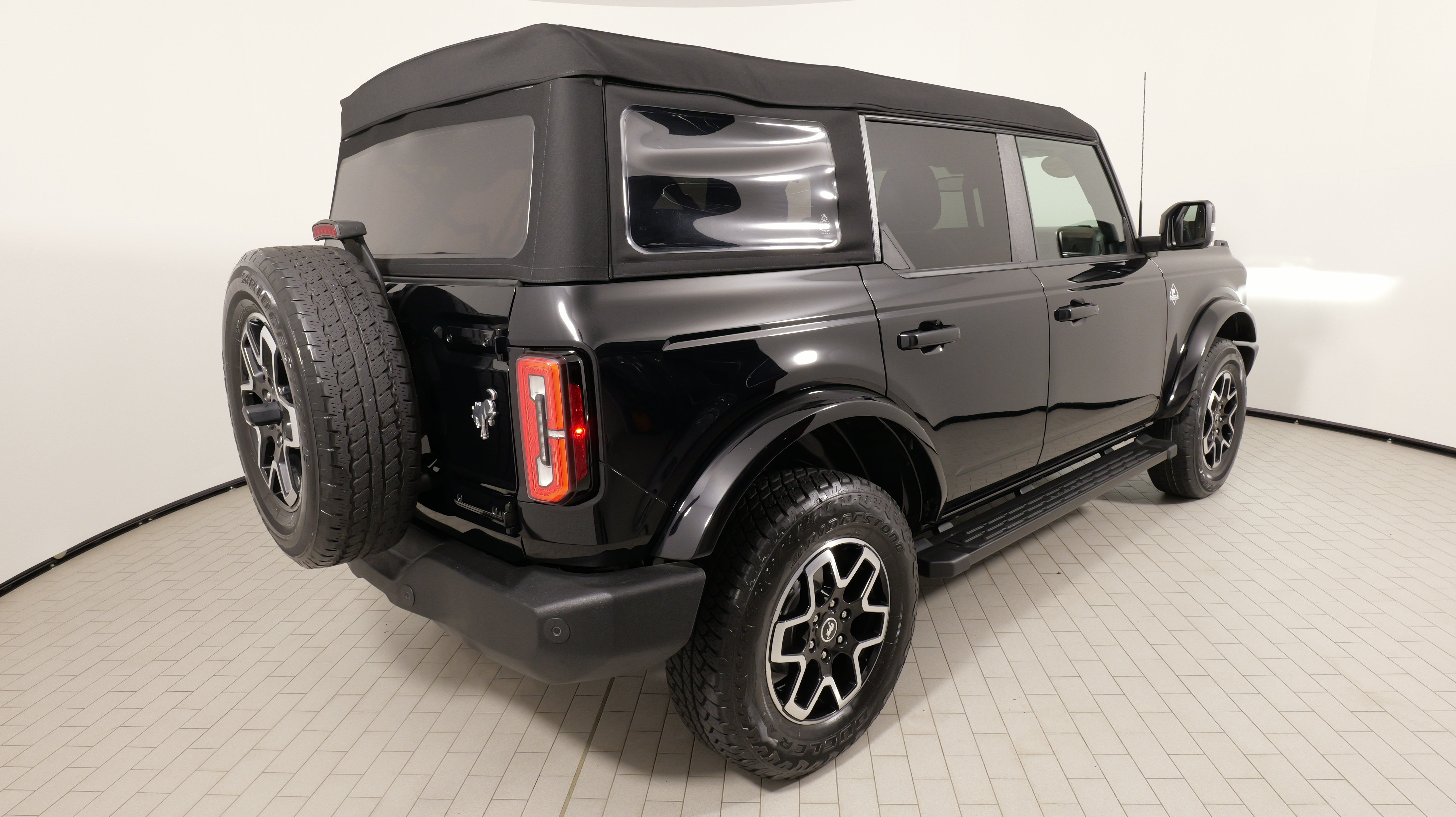 Used 2024 Ford Bronco Outer Banks AWD/4WD image 11