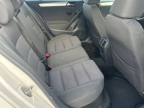 Used 2013 Volkswagen Golf TDI image 25