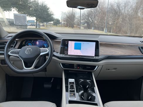 Certified 2025 Volkswagen Atlas SE w/ Panoramic Sunroof Package image 27