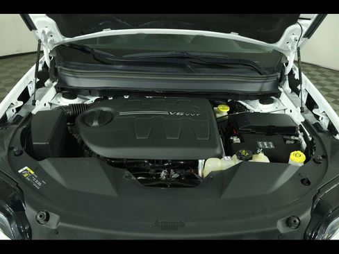 Used 2022 Jeep Cherokee Latitude Lux w/ Sun & Sound Group image 12