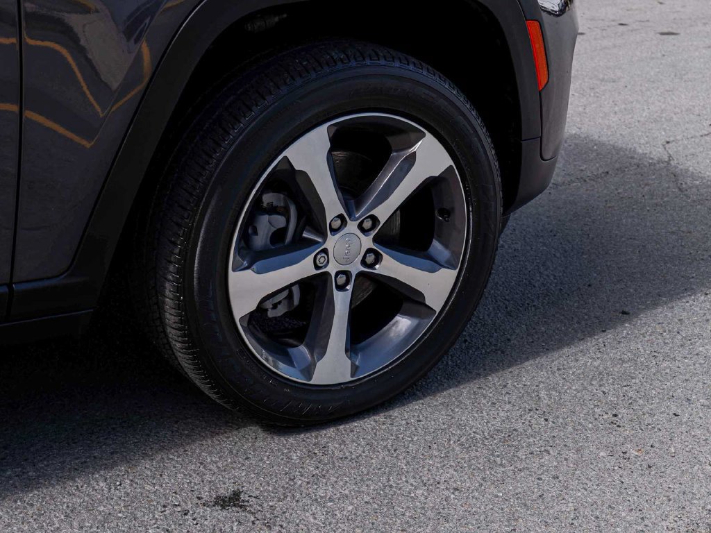 Used 2025 Jeep Grand Cherokee Limited 4xe AWD/4WD image 9