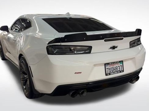Used 2017 Chevrolet Camaro SS RWD image 7