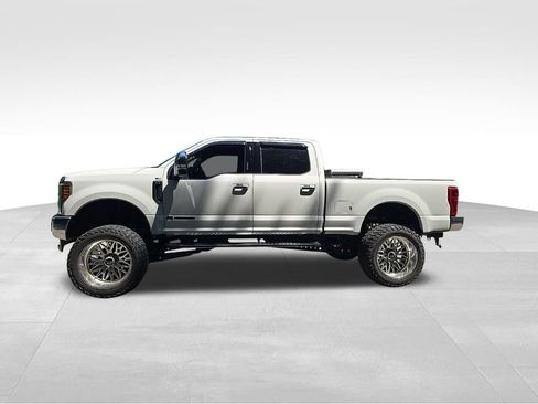 Used 2019 Ford F250 XLT w/ XLT Premium Package AWD/4WD image 16