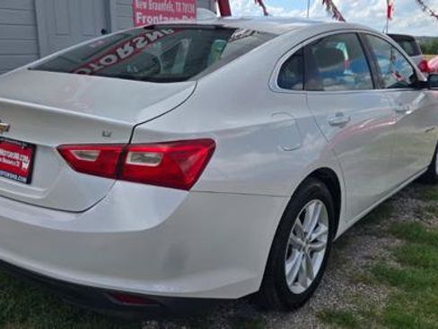 Used 2017 Chevrolet Malibu LT FWD image 8