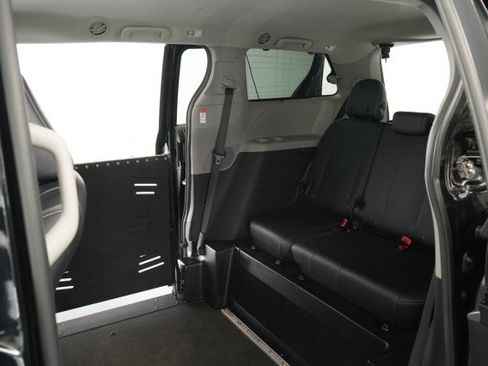 Used 2020 Toyota Sienna SE FWD image 56