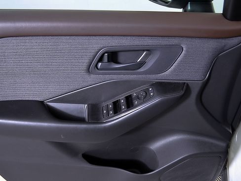 Used 2023 Nissan Rogue S FWD image 18