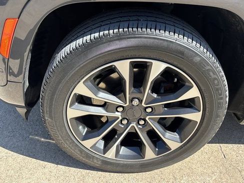 Used 2022 Jeep Grand Cherokee L Overland w/ Advanced Protech Group III AWD/4WD image 14