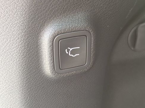 Used 2019 Jeep Cherokee Limited AWD/4WD image 34