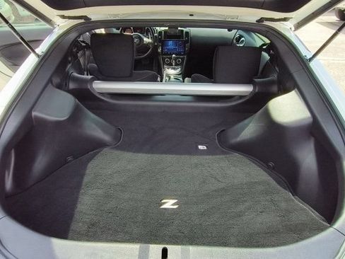 Used 2018 Nissan 370Z Coupe RWD image 11