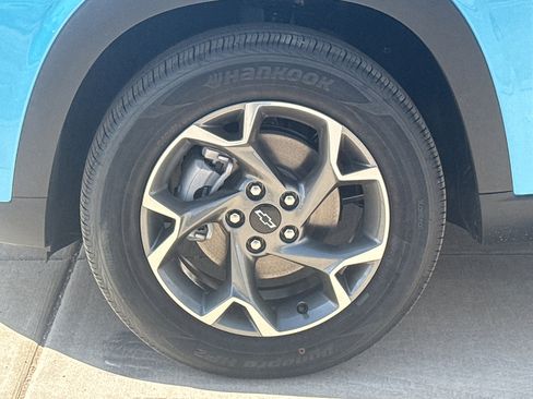 New 2026 Chevrolet Trax LT w/ LPO, Blackout Package FWD image 9