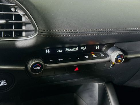 Used 2025 MAZDA MAZDA3 s image 22