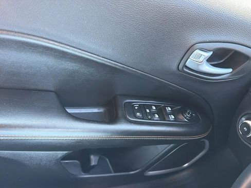 Used 2017 Jeep Compass Latitude w/ Popular Equipment Group AWD/4WD image 22